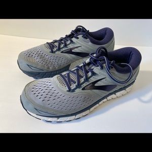 Brooks Beast 18 Size 11 2E